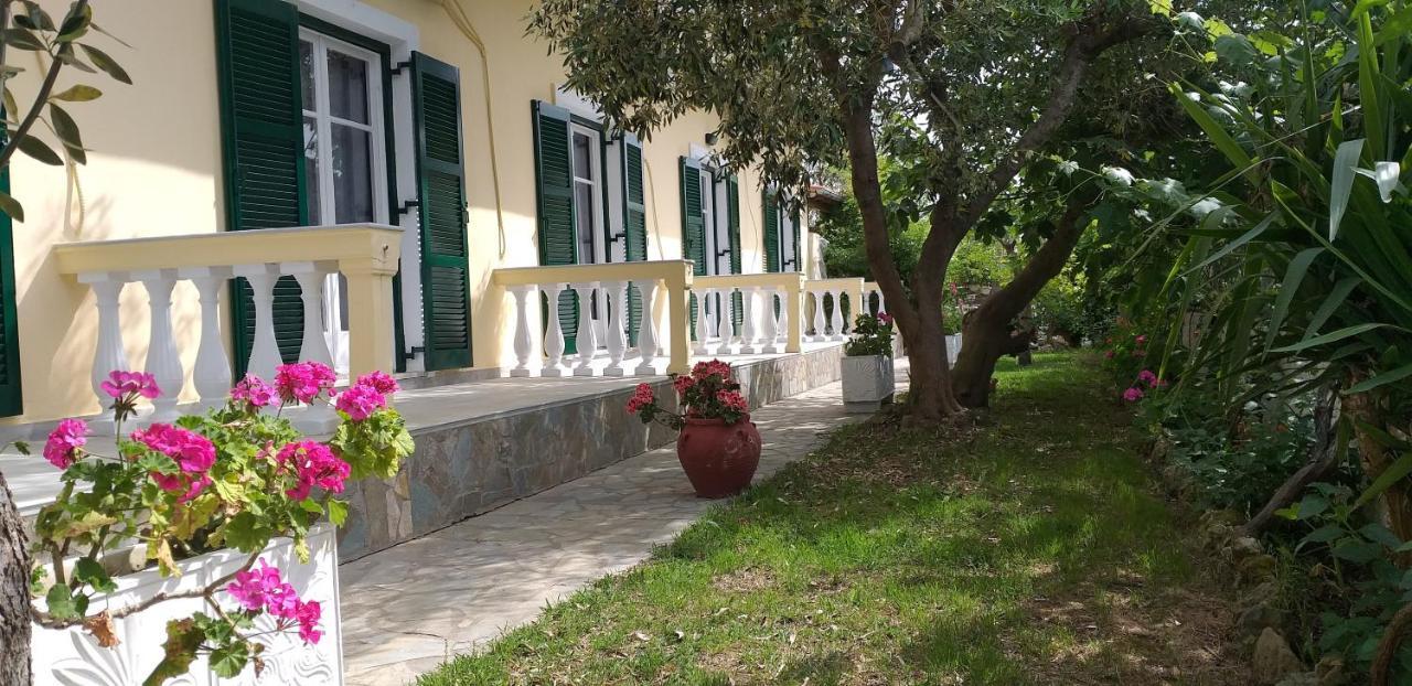 Kapetanios Luxury Aparthotel Agios Georgios  Exterior foto