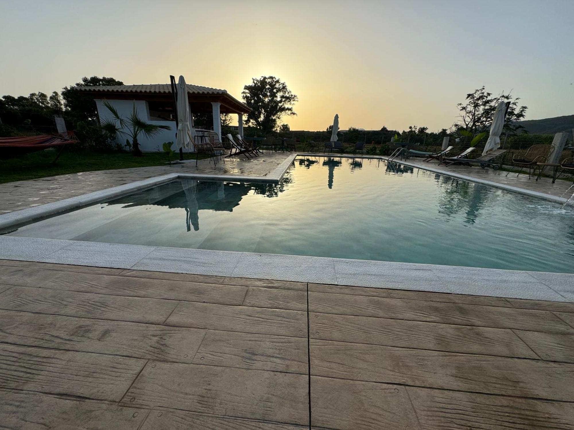 Kapetanios Luxury Aparthotel Agios Georgios  Exterior foto