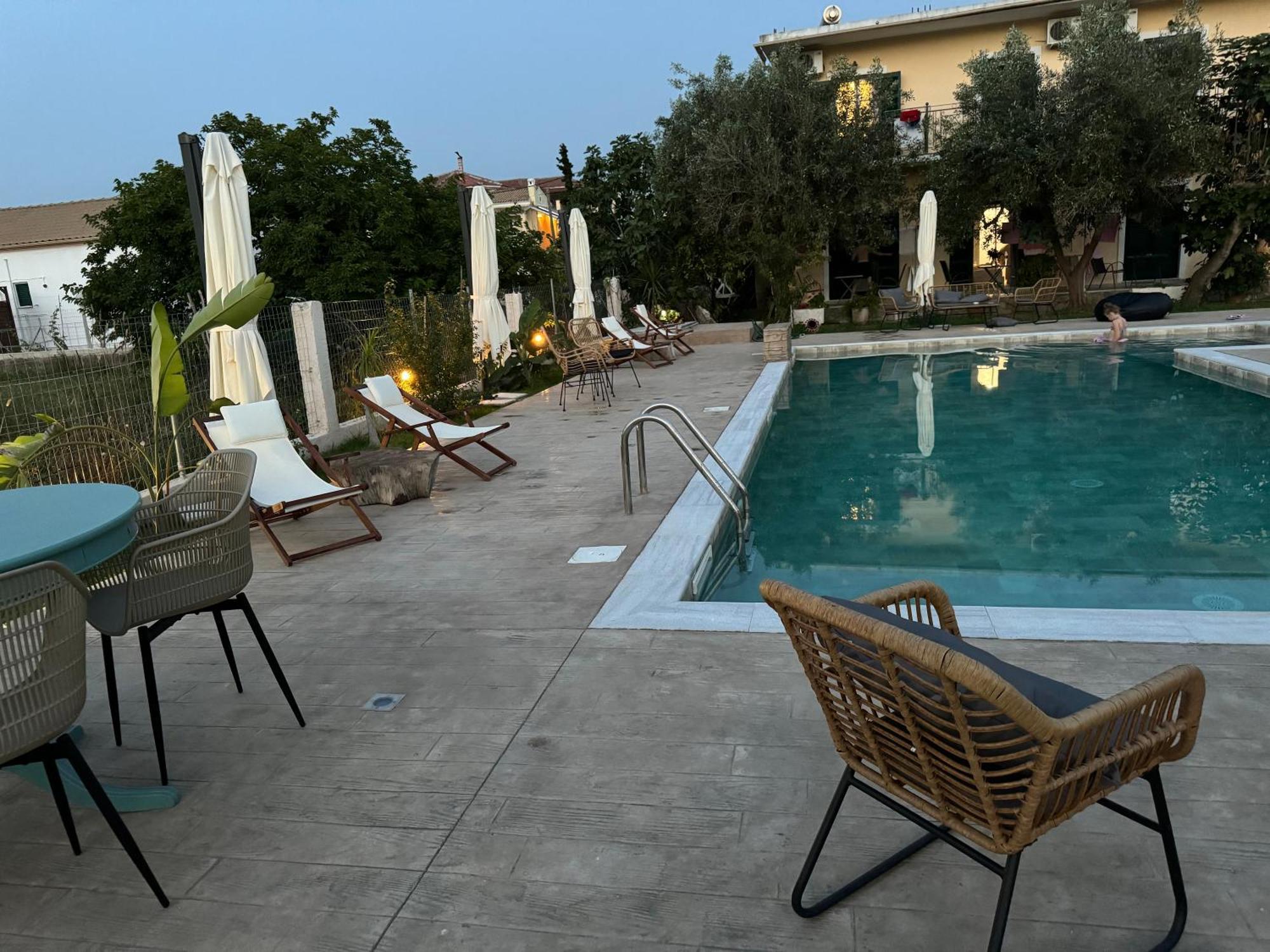 Kapetanios Luxury Aparthotel Agios Georgios  Exterior foto