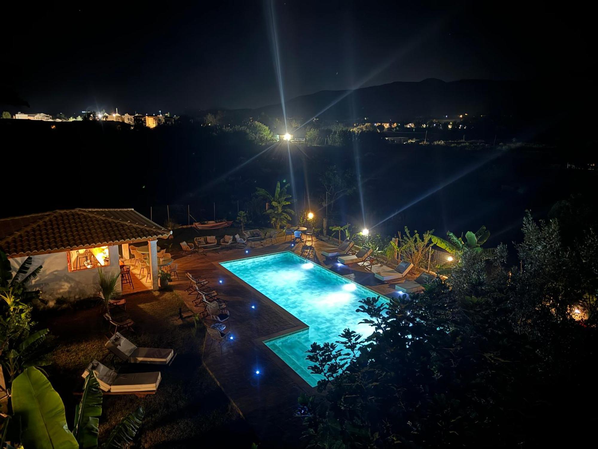 Kapetanios Luxury Aparthotel Agios Georgios  Exterior foto