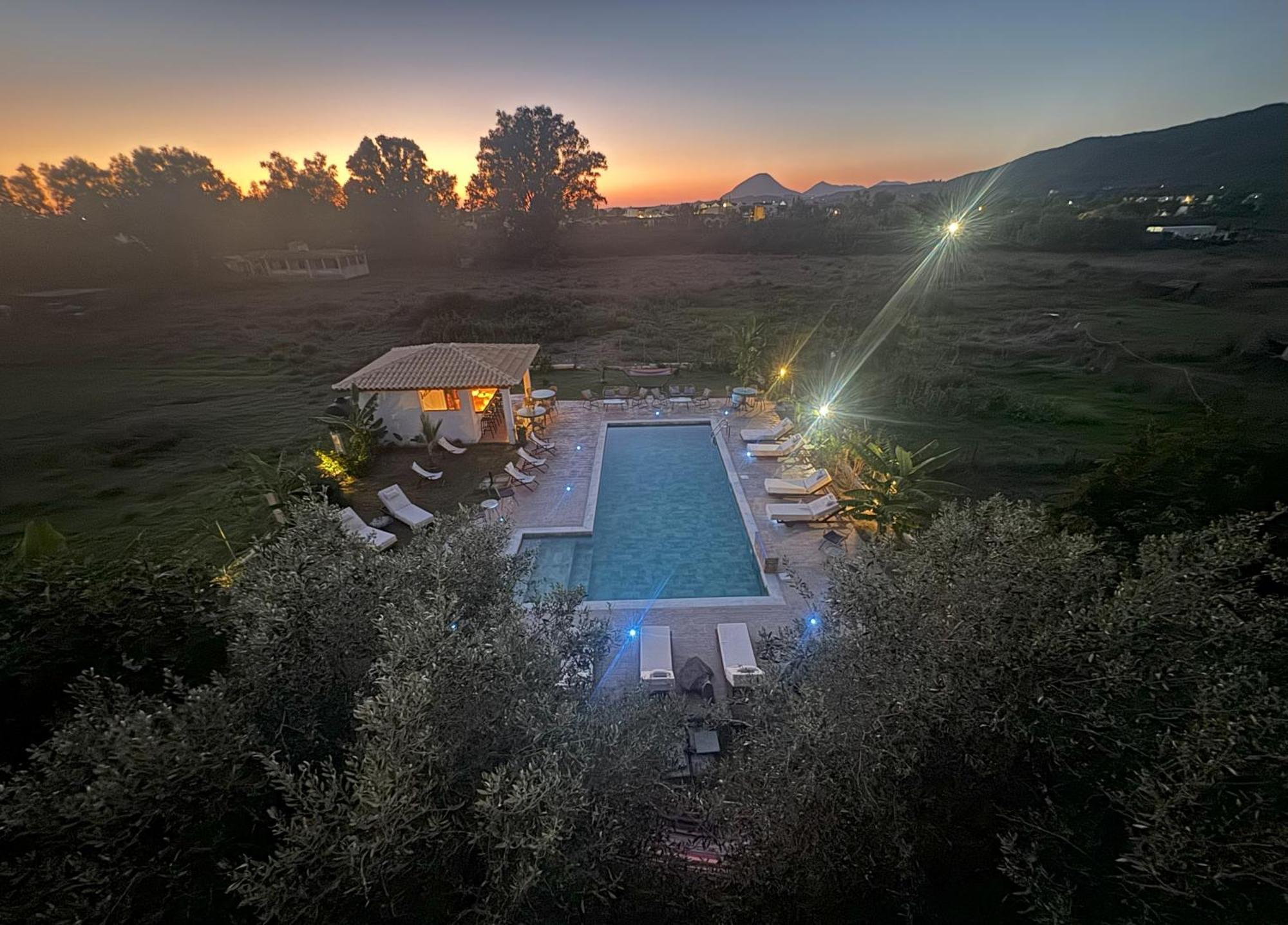 Kapetanios Luxury Aparthotel Agios Georgios  Exterior foto